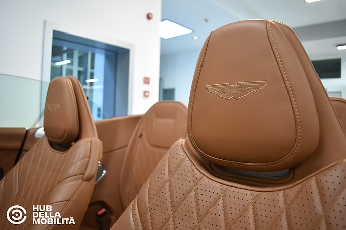 ASTON MARTIN DB12 V8 Volante
